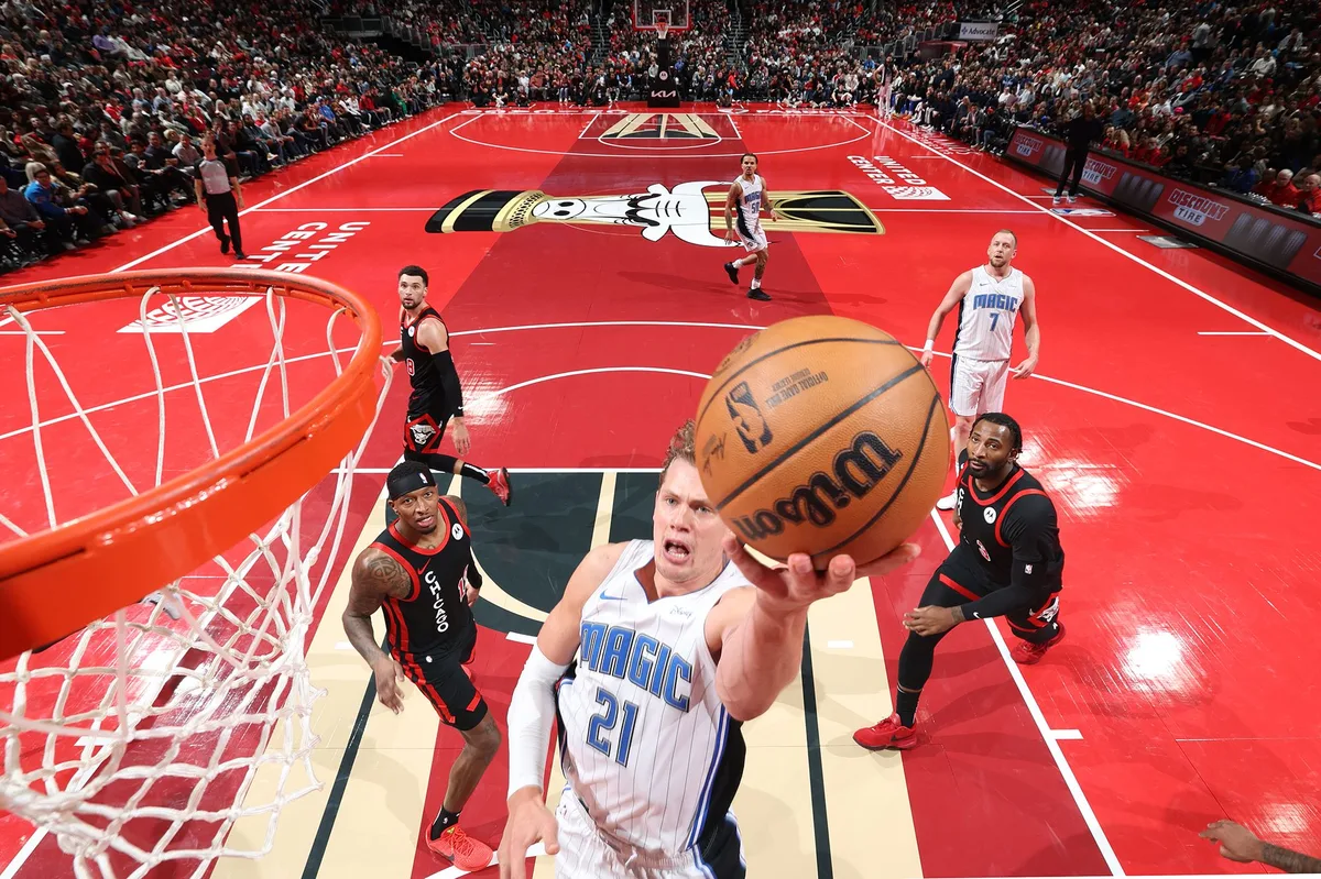 NBA篮球赛事现场，yy体育品牌展示